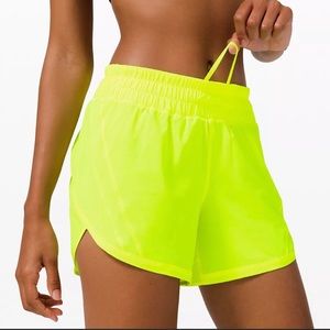 Lululemon Tracker V 4” Shorts - HIGHLIGHT YELLOW